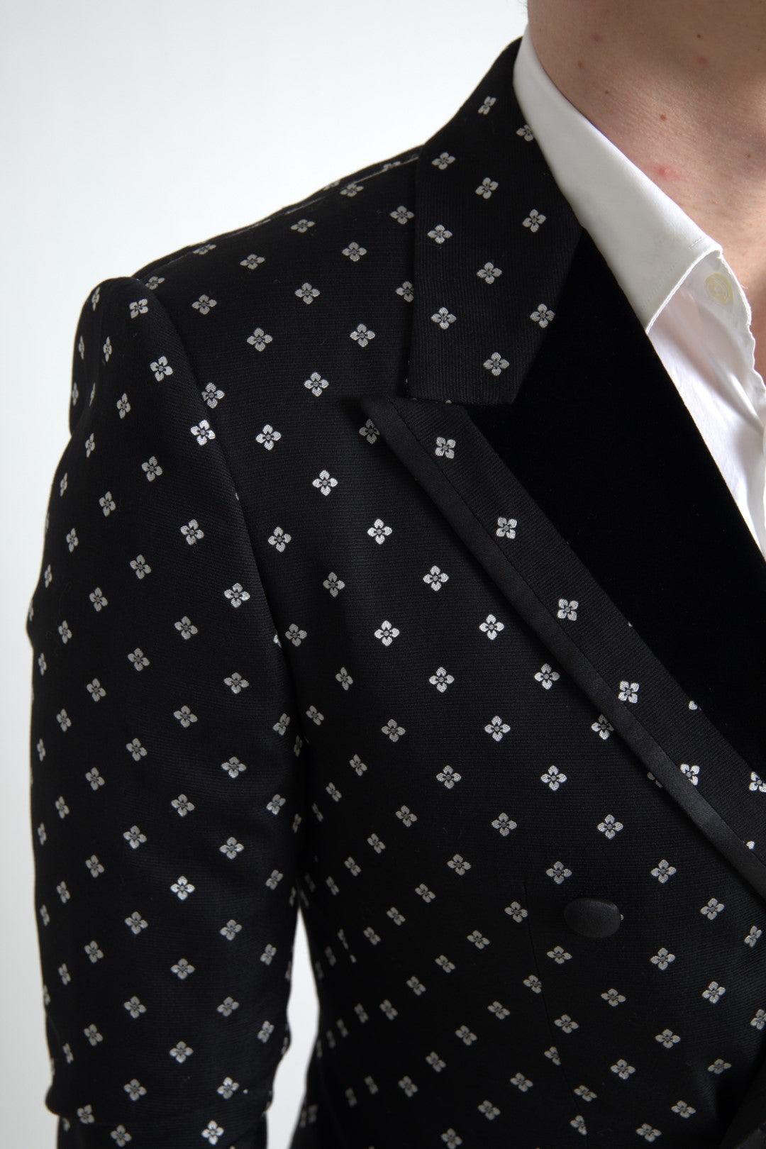 Elegant Geometric Patterned Slim Blazer